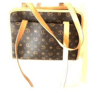 Like new ladies hand bag